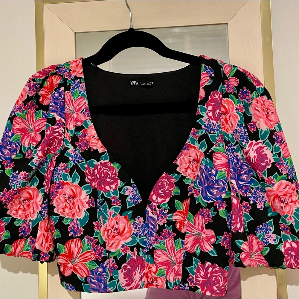 Zara Pink and Purple Floral Design Sweetheart V-neckline Crop Top